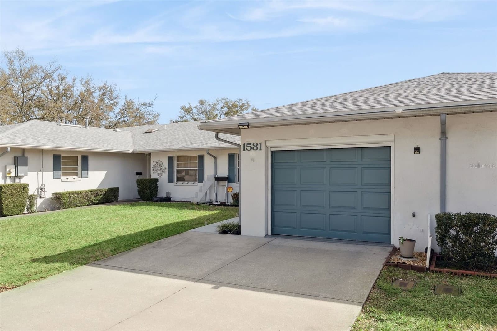 1581 OAKVIEW