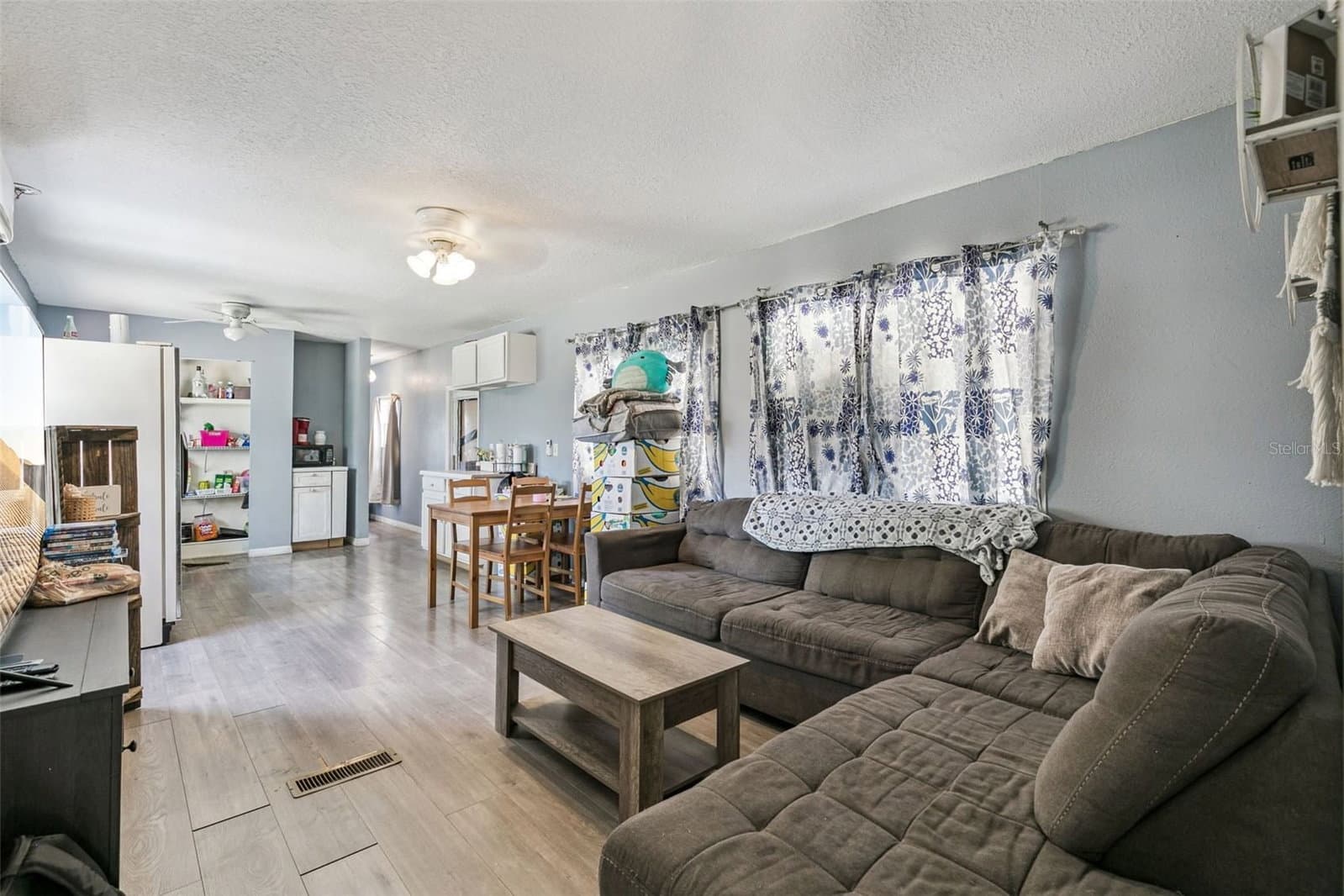 Photo 5 of 15527 TROUSDALE