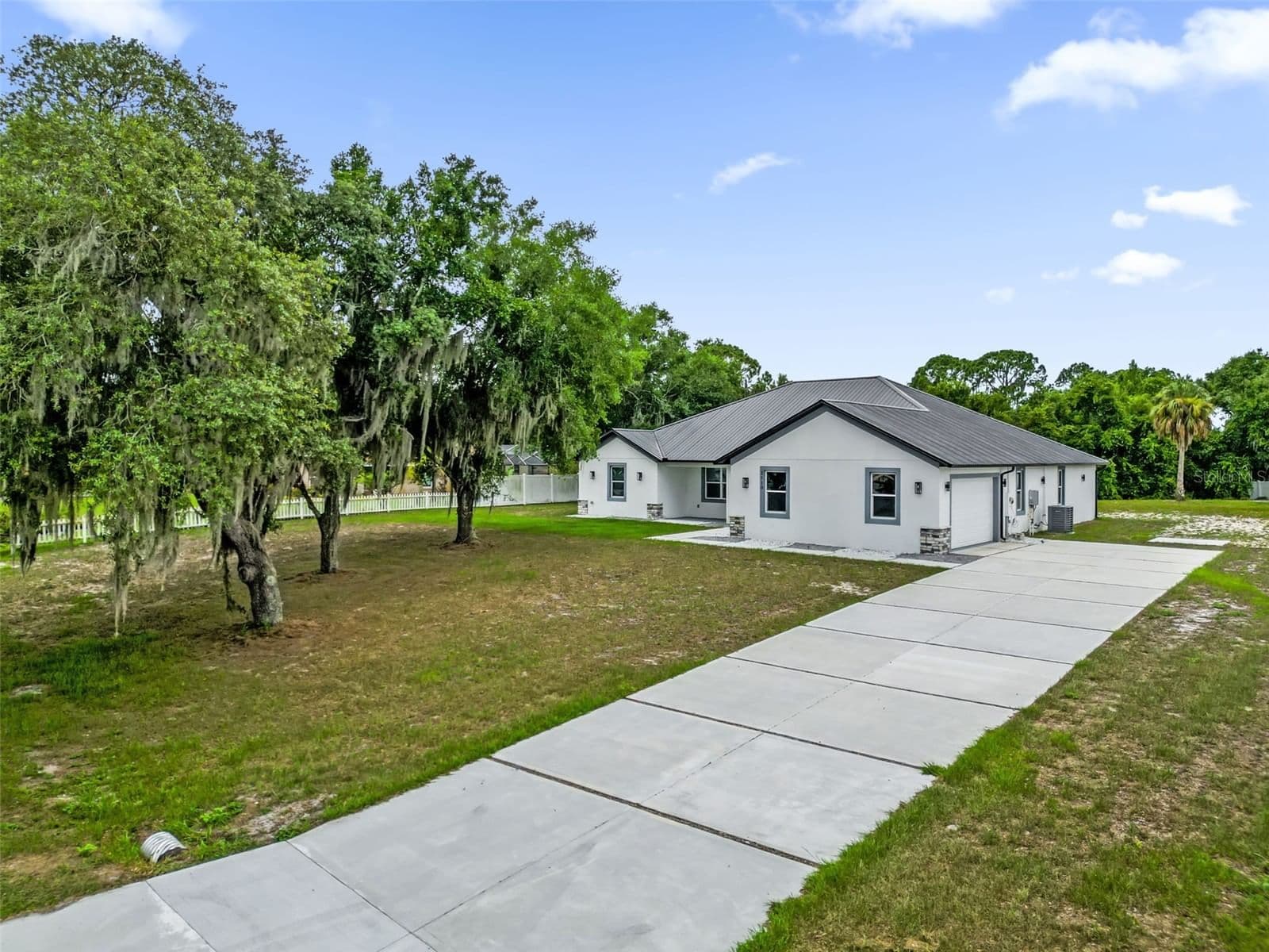 2510 LAKE FRONT