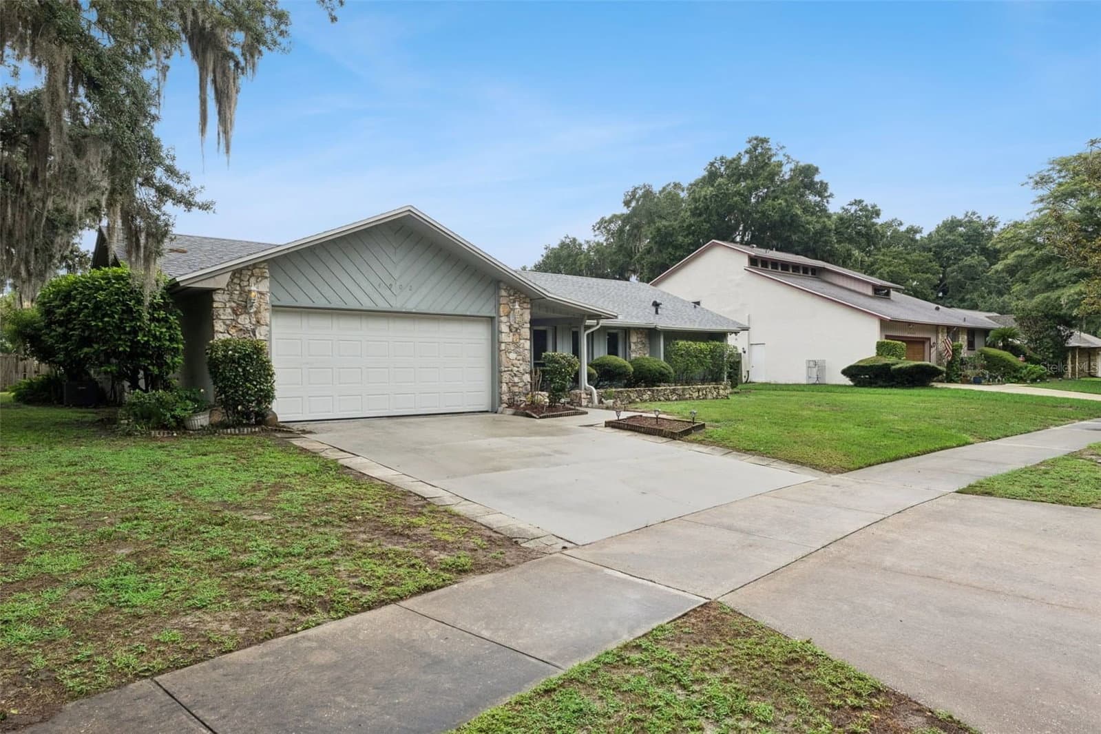 Photo 4 of 4902 BRIAR OAKS