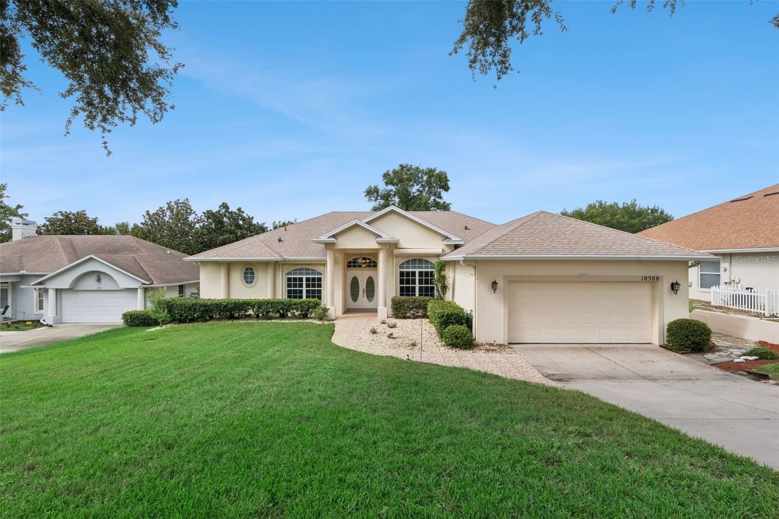 10308 CALLE DE FLORES