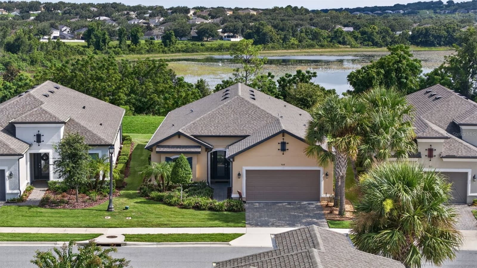 908 BRAEWOOD