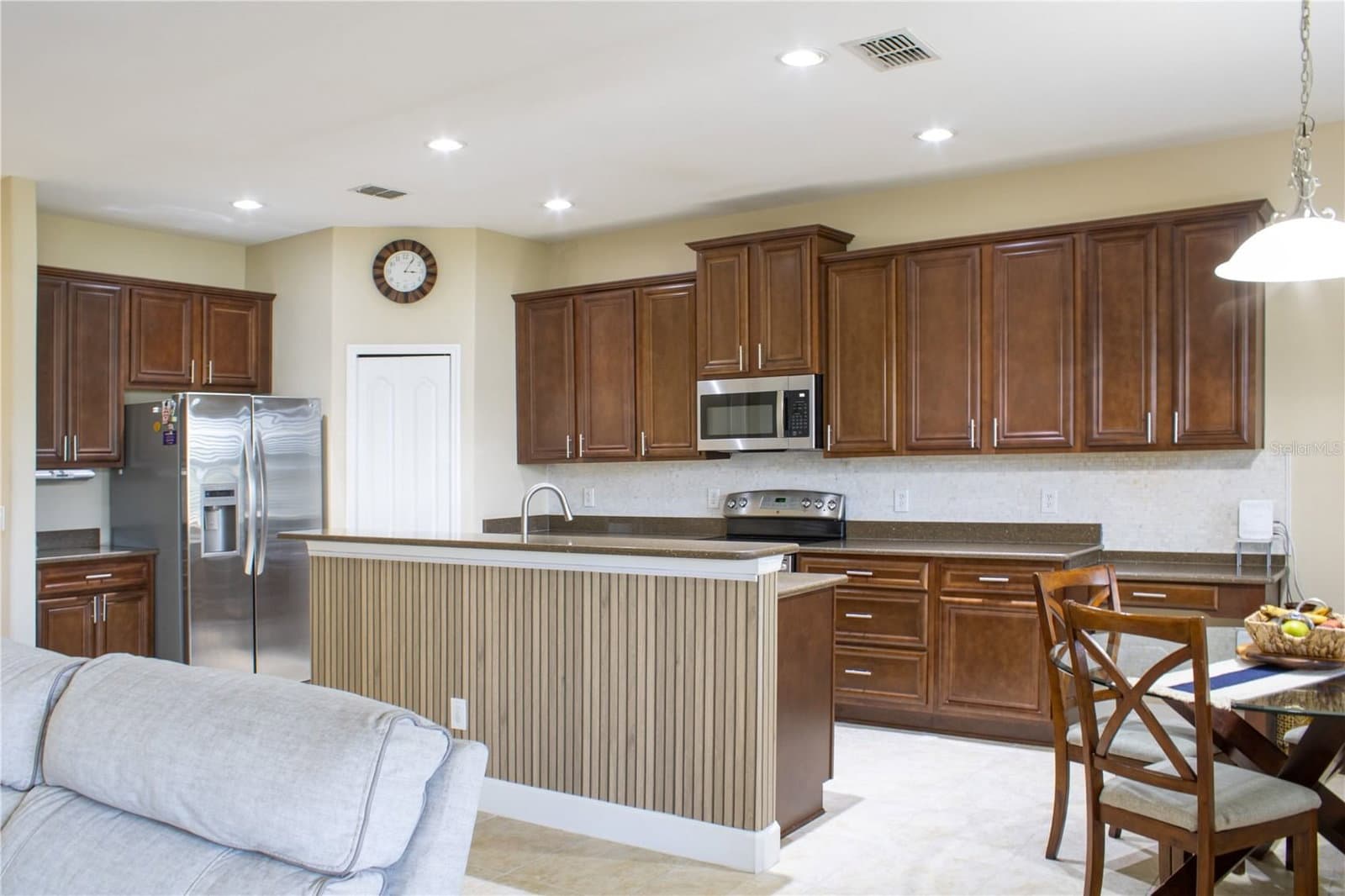1112 GLENRAVEN