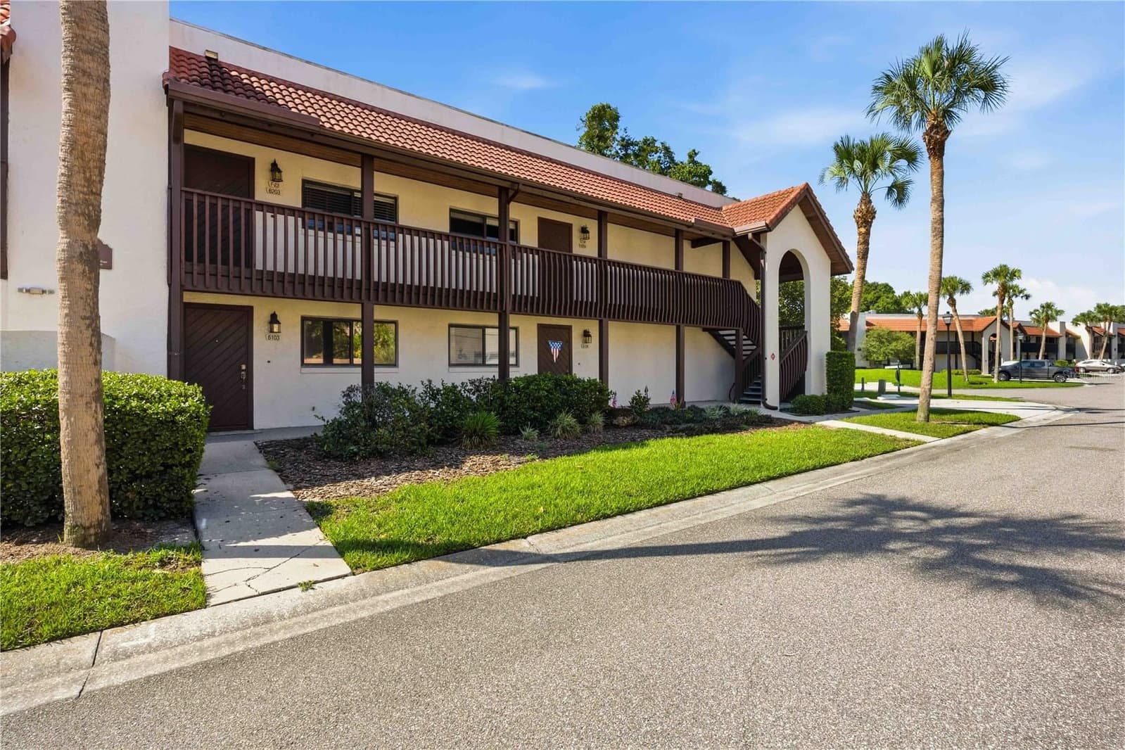 6204 COUNTRY CLUB