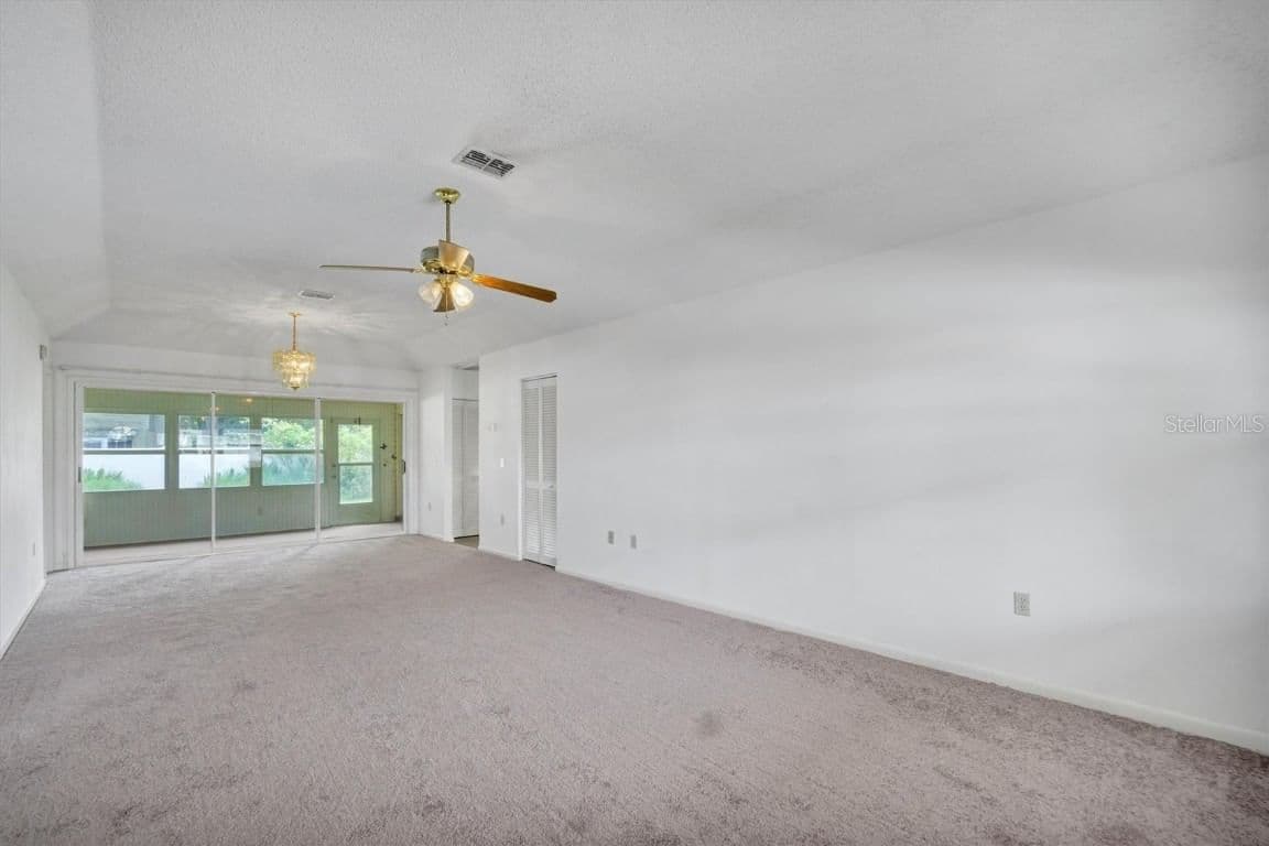 Photo 5 of 4938 COLONNADES