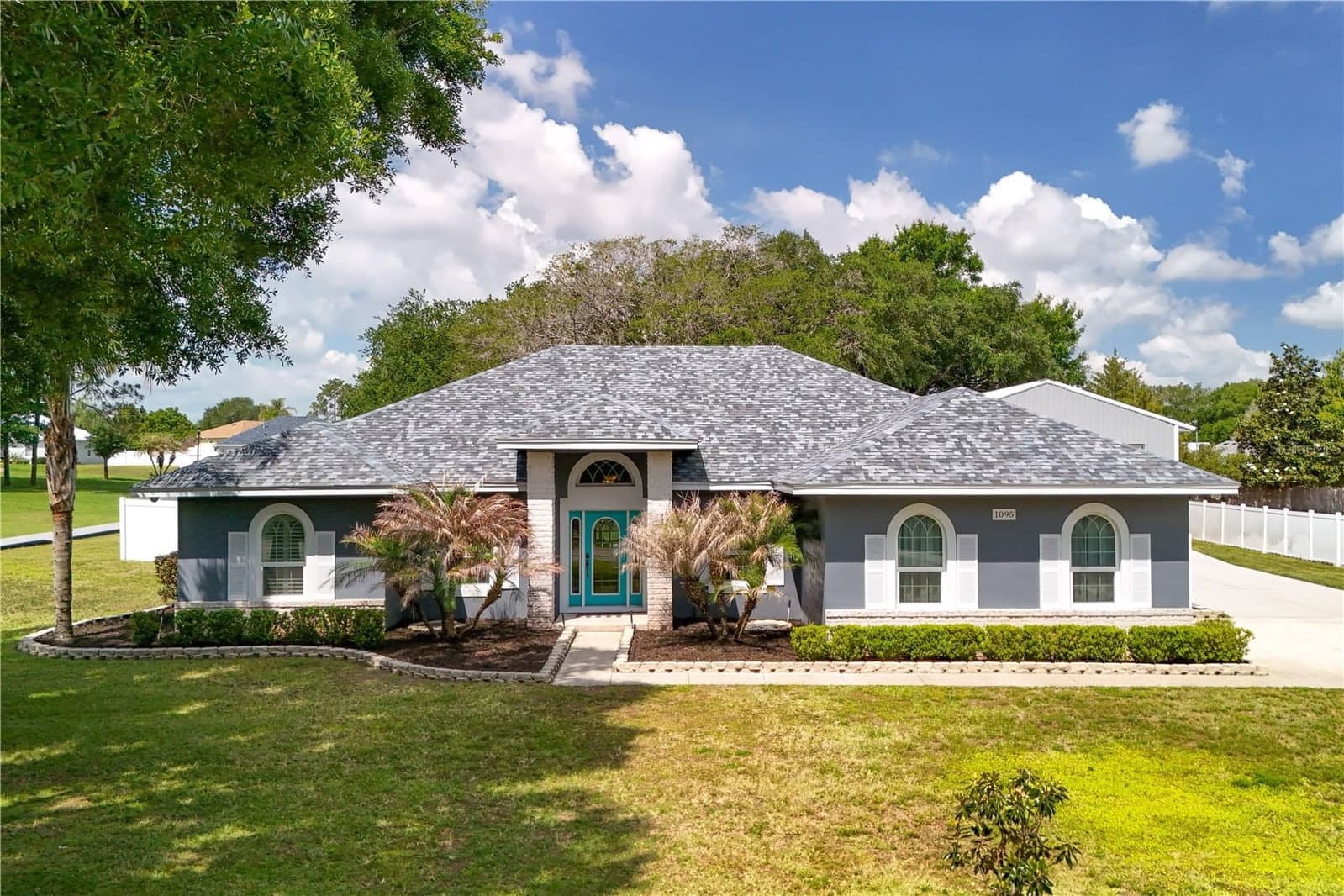 1095 LAKE HAMILTON