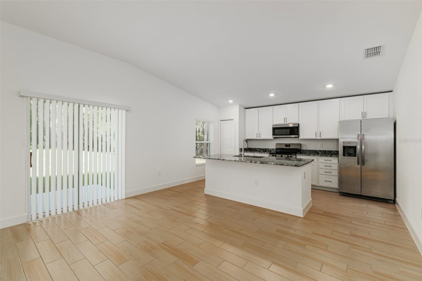 Photo 5 of 3038 THORNHILL