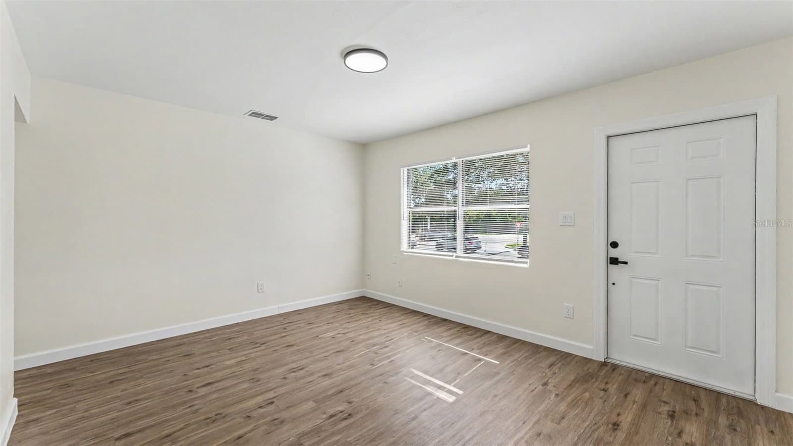 Photo 4 of 621 HOLLINGSWORTH