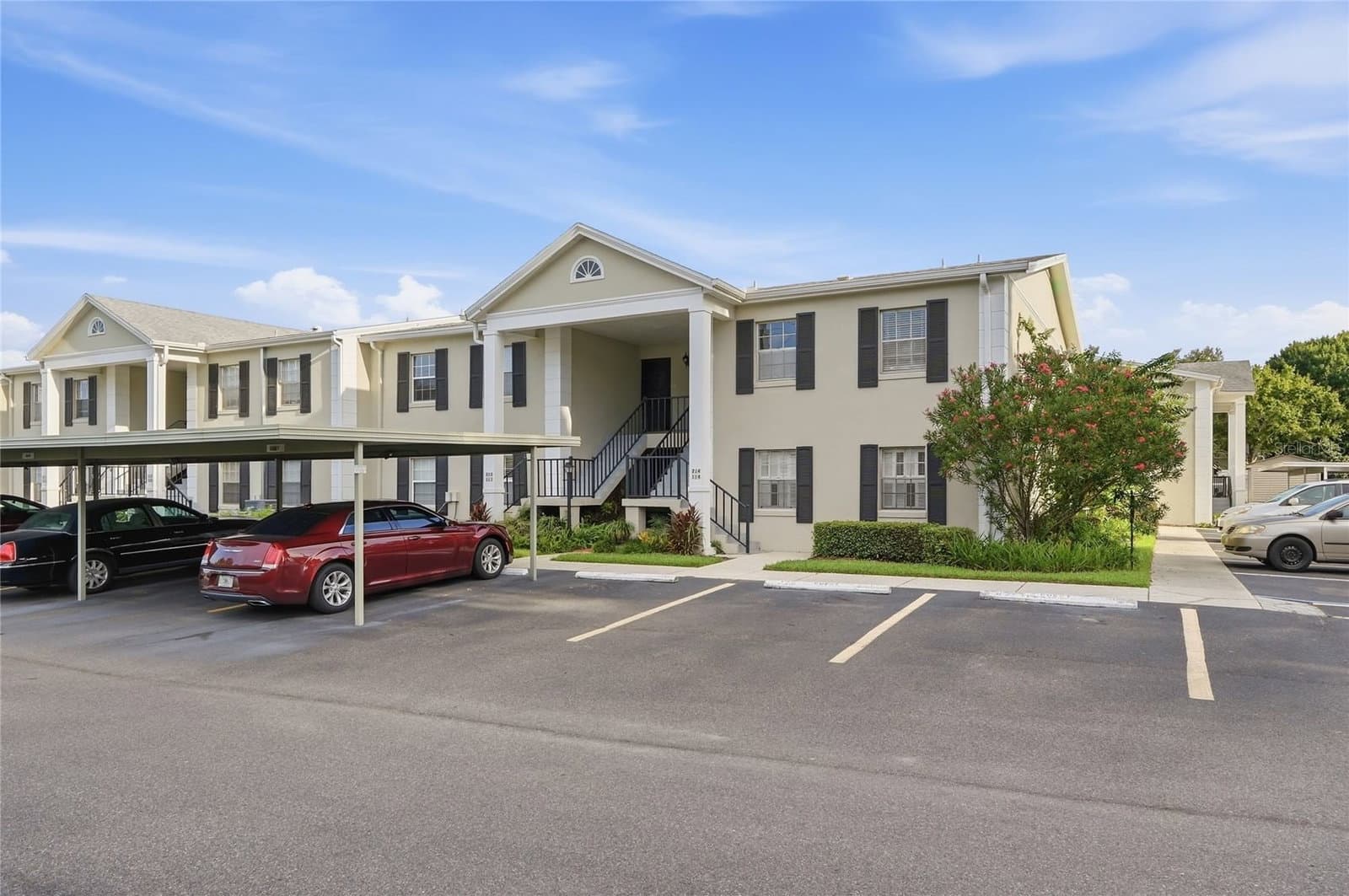 689 LAKE HOWARD