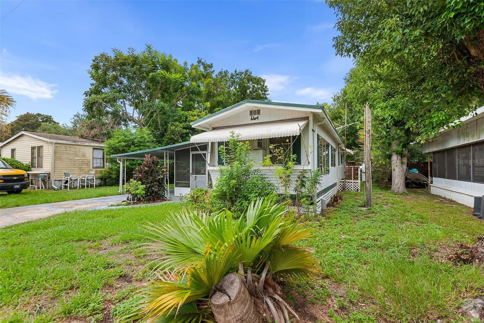 114 LAKESIDE DR