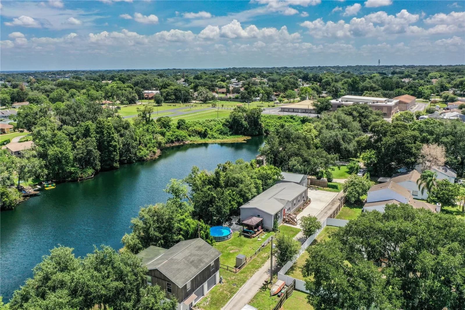 950 LAKE COVE