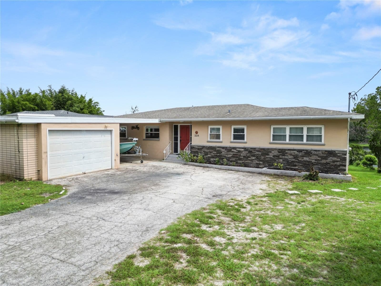 228 LAKE INA