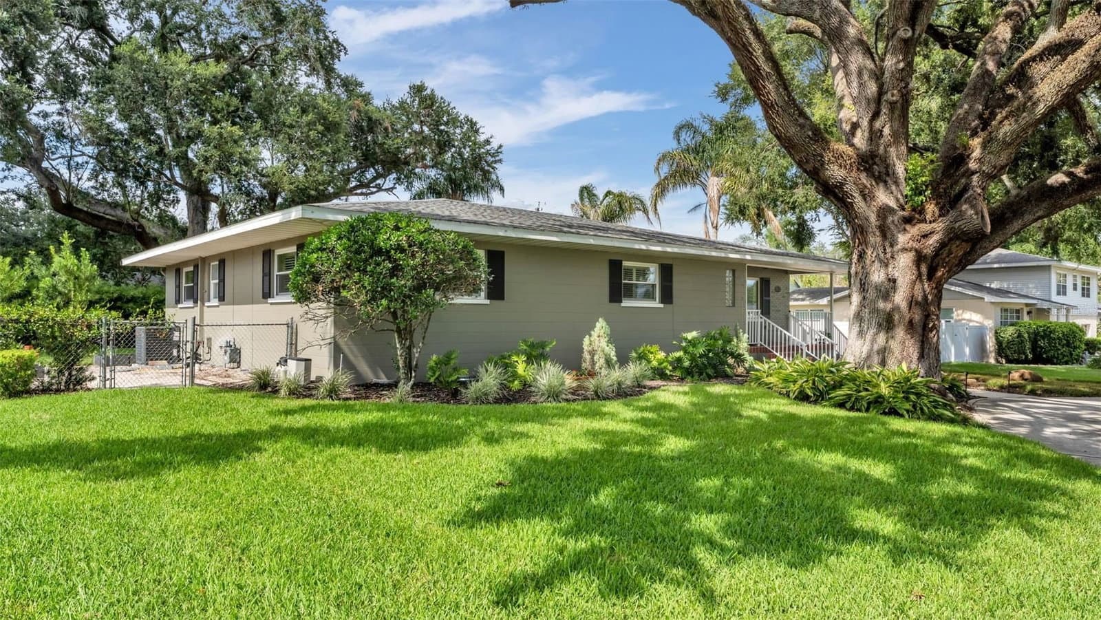 1522 DEL CREST
