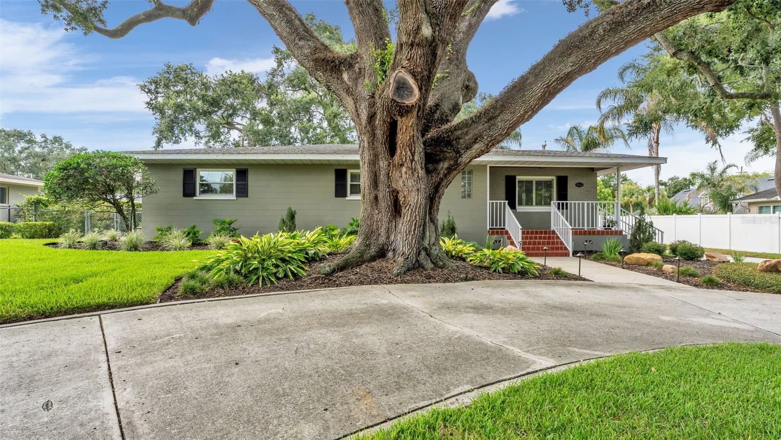 1522 DEL CREST