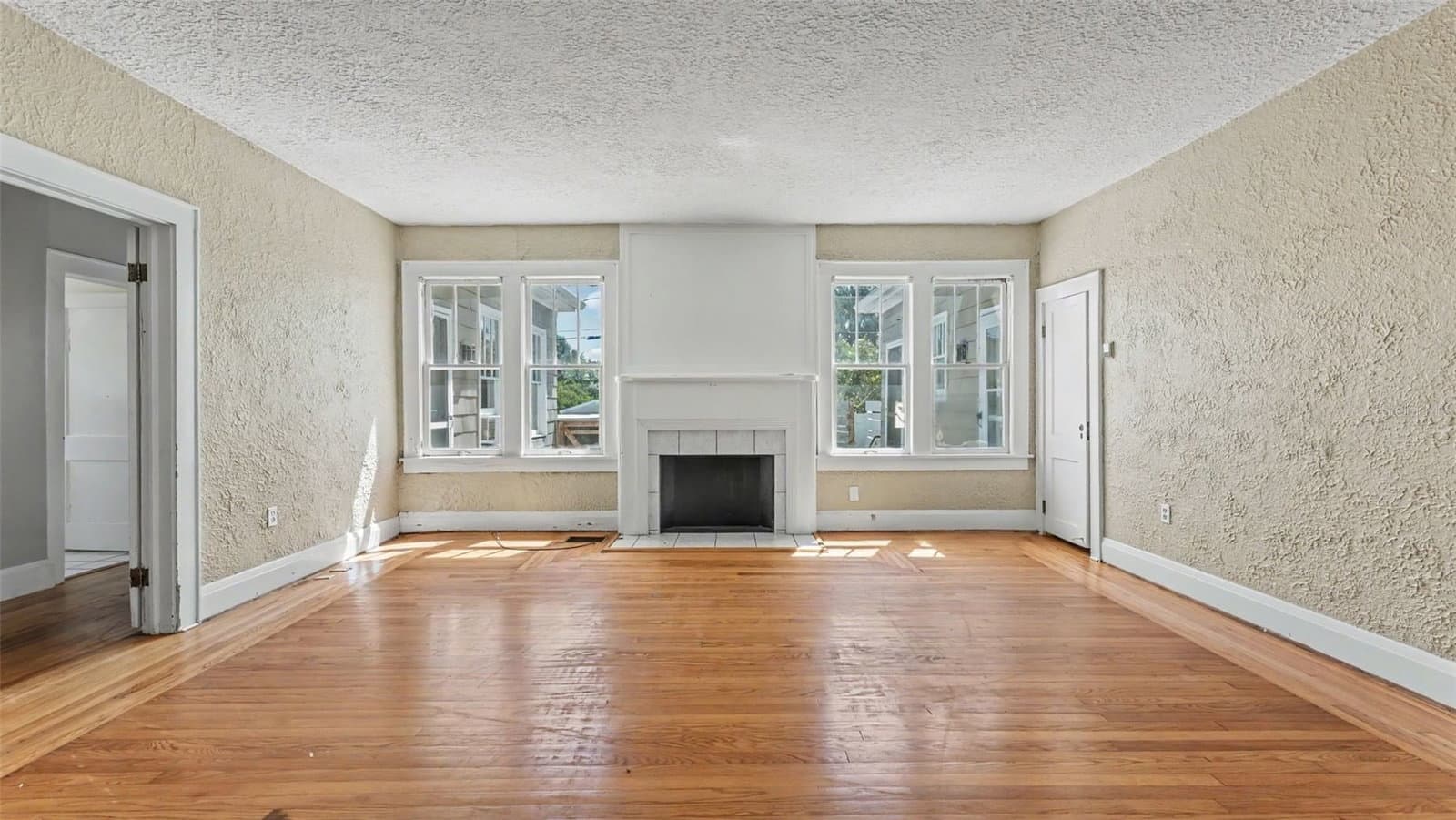 2406 FAIRMOUNT