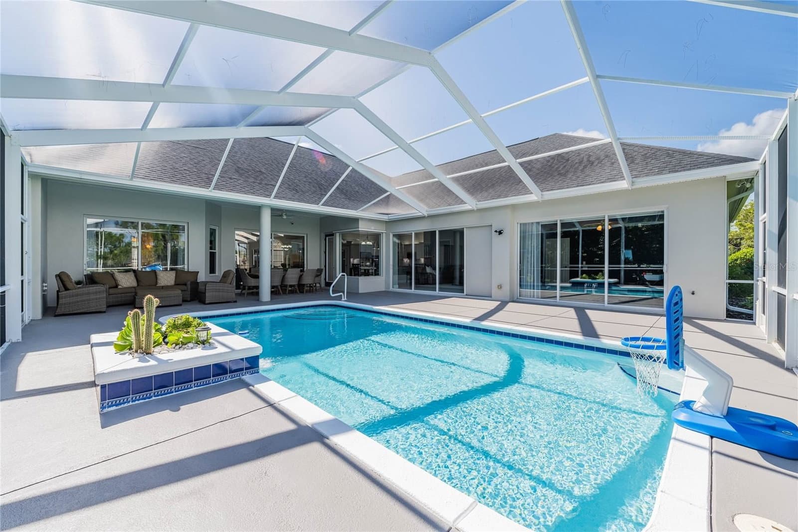 1221 VISTA HILLS