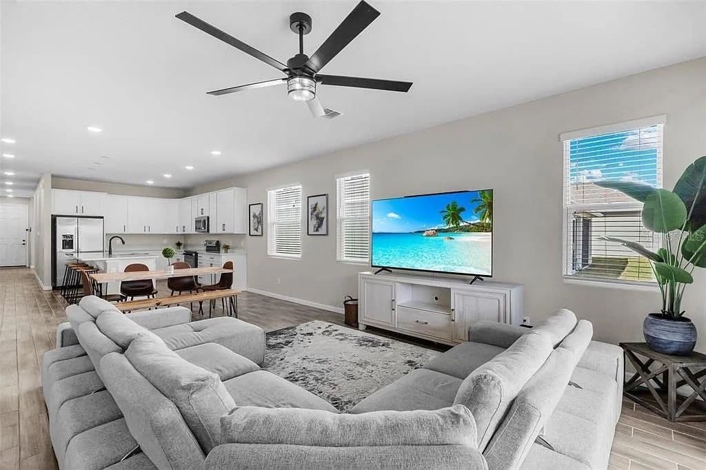10157 SPRING LAKE