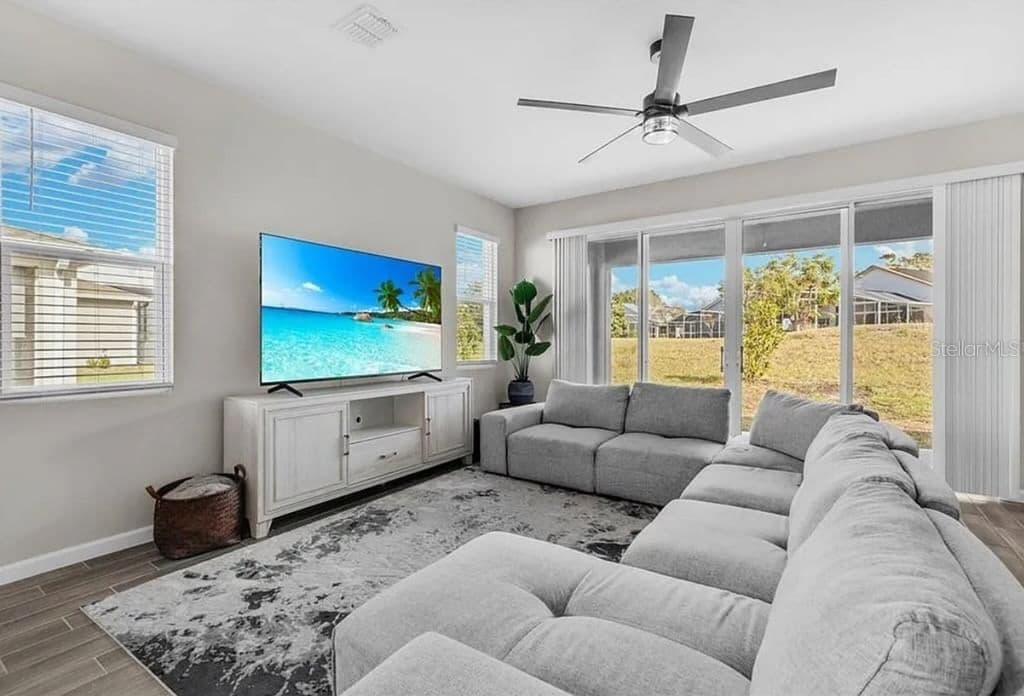 10157 SPRING LAKE