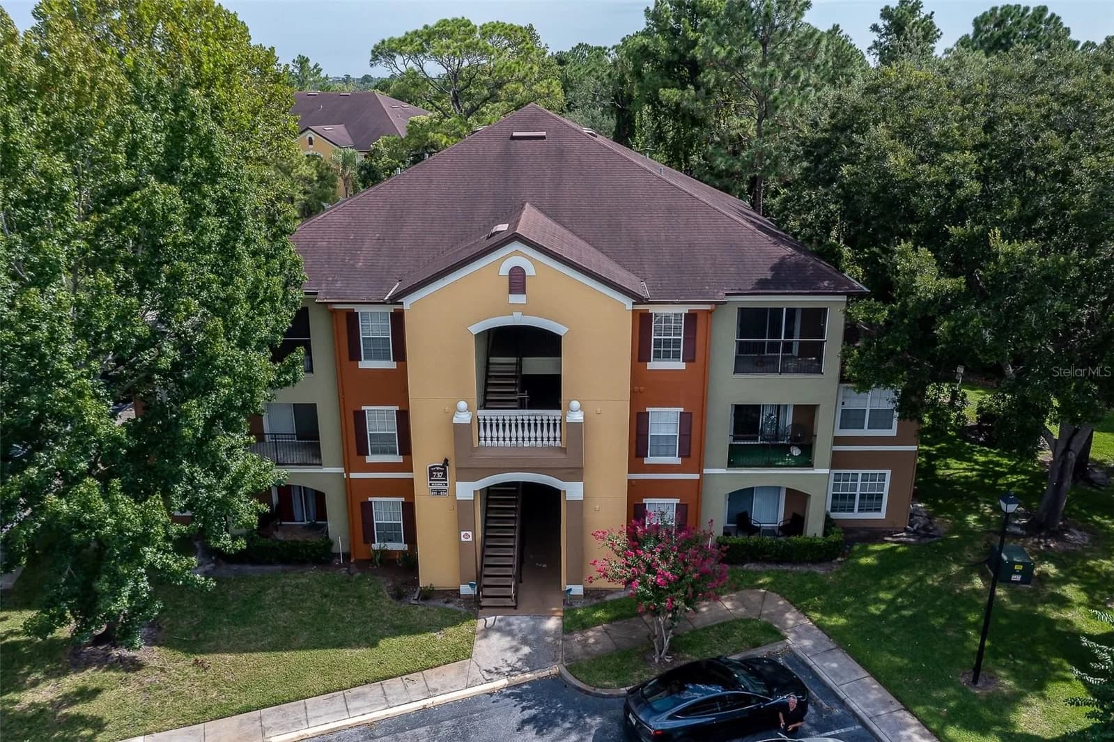 737 CREST PINES
