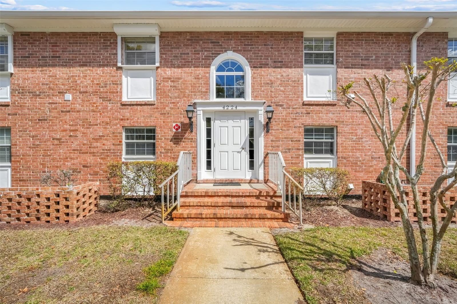 4224 LAKE UNDERHILL