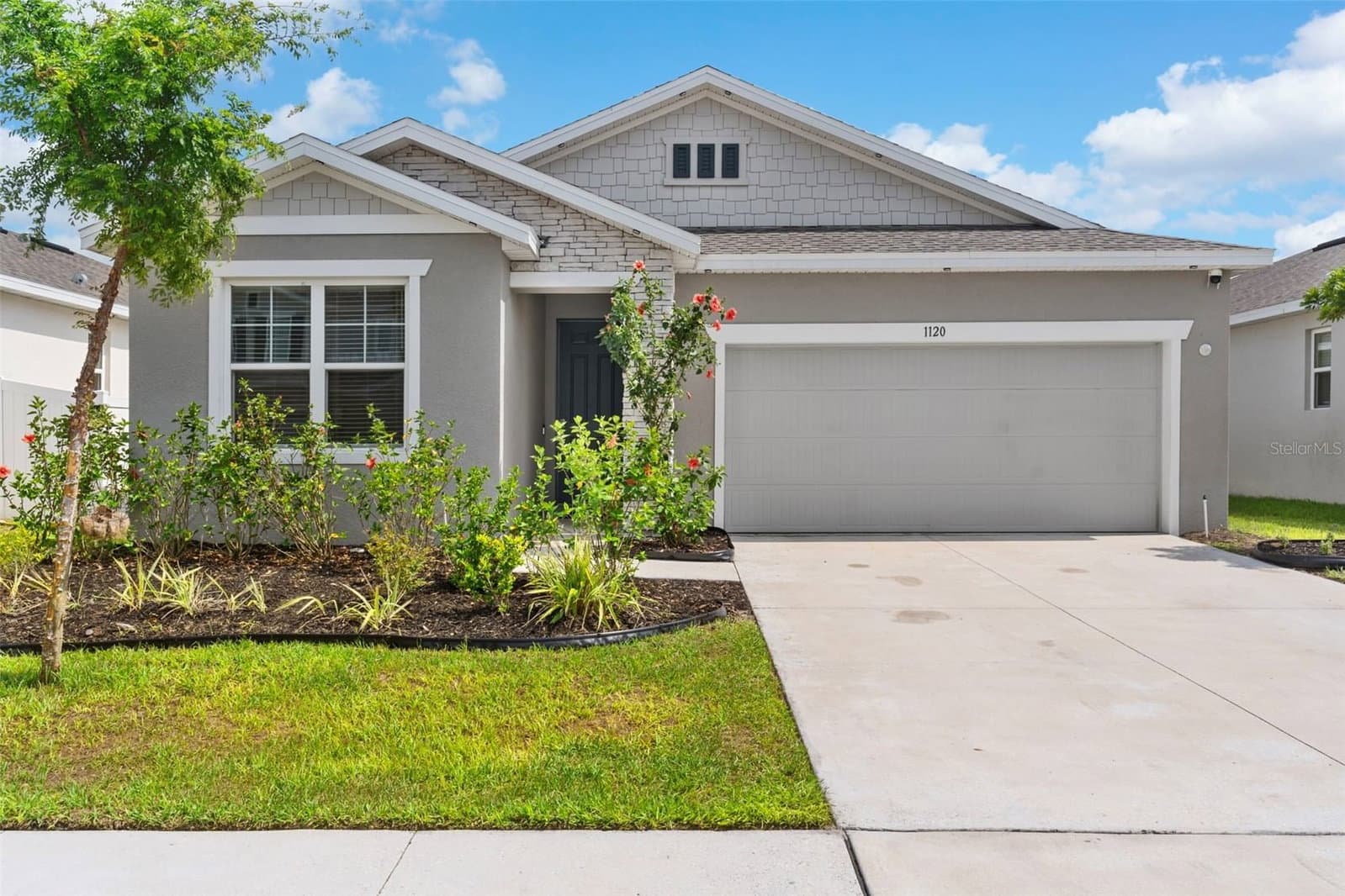 1120 MATTIE POINTE