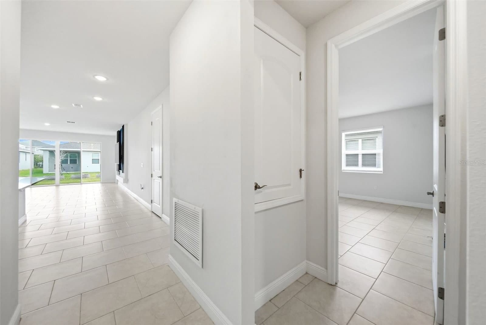 1120 MATTIE POINTE
