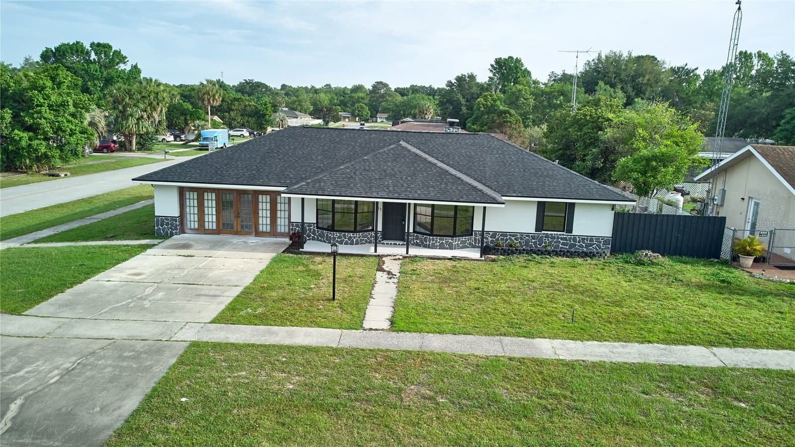 Photo 4 of 211 MARION OAKS