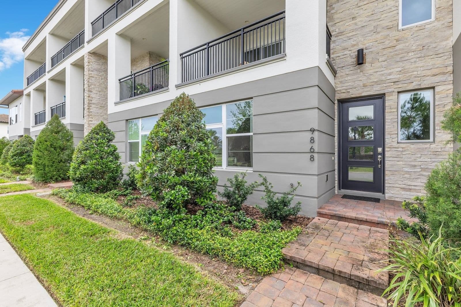 9868 BUCKLOW HILL