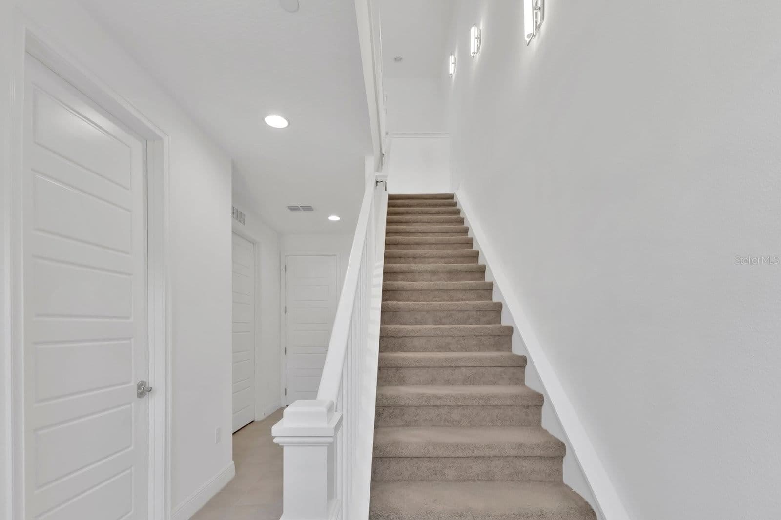 Photo 4 of 9868 BUCKLOW HILL