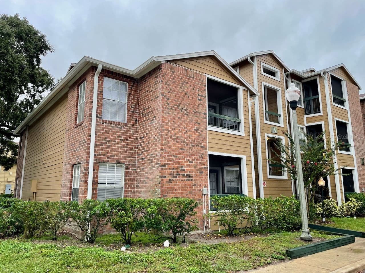 4225 THORNBRIAR