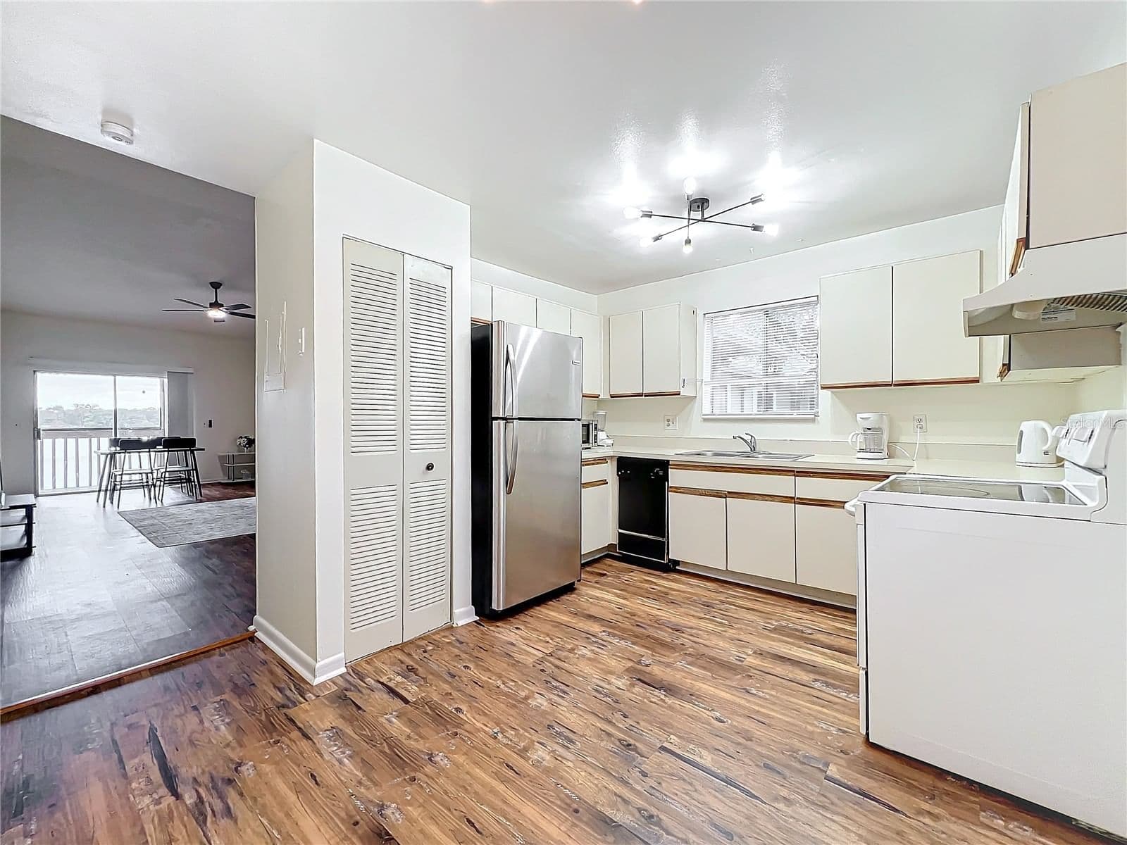 Photo 4 of 4166 PLANTATION COVE