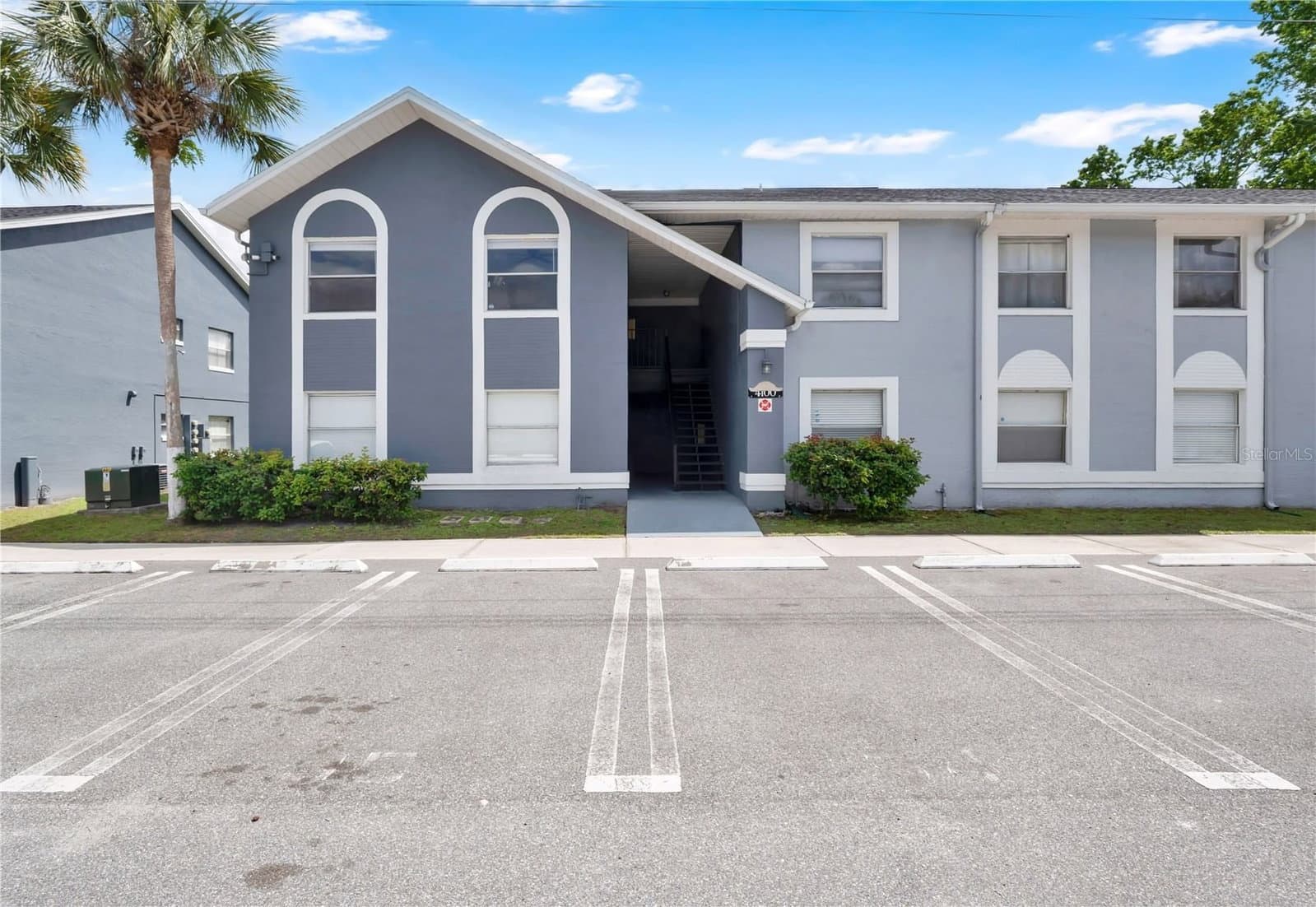 4100 PERSHING POINTE