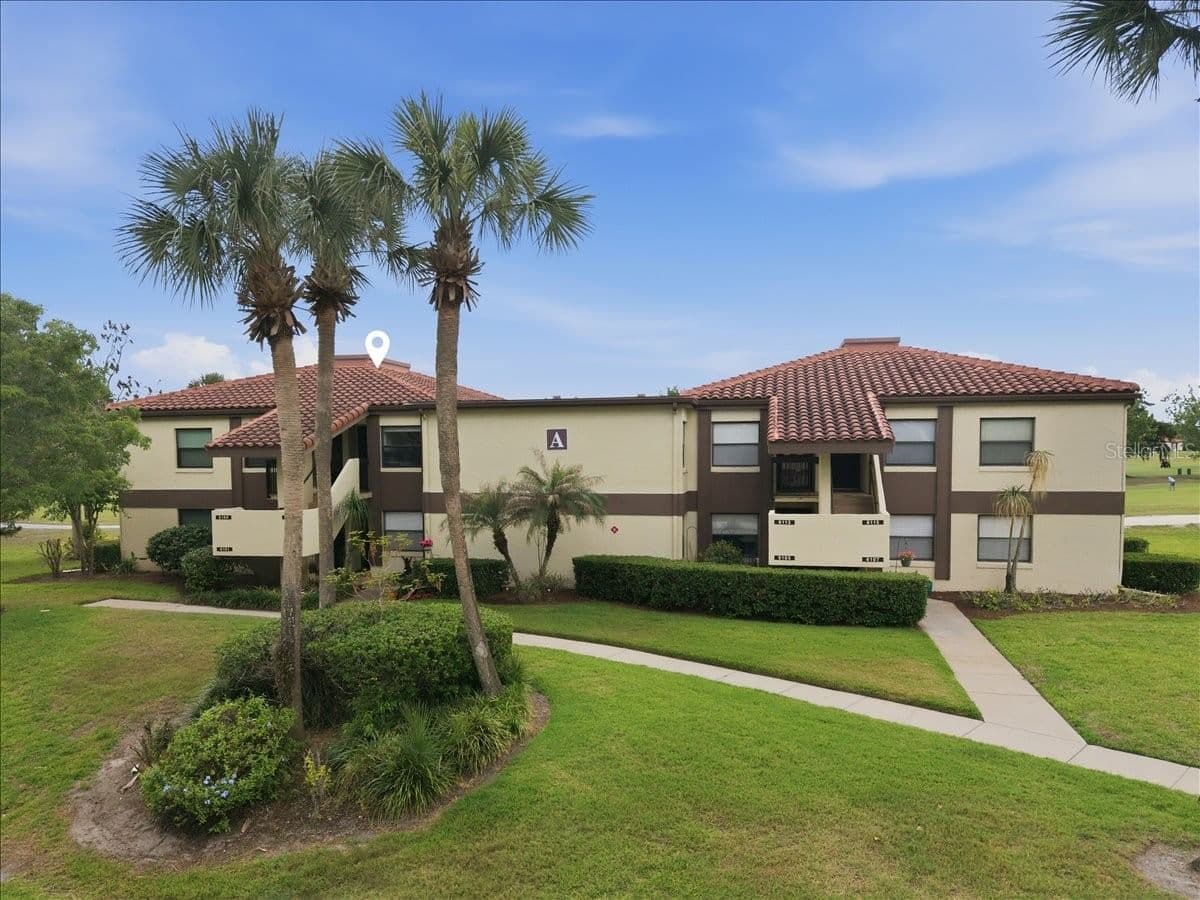 6111 LAKE POINTE