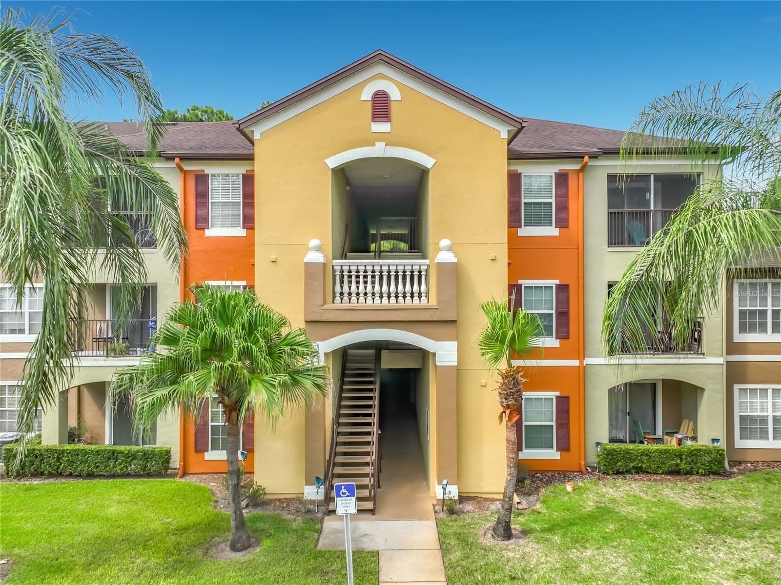 738 CREST PINES