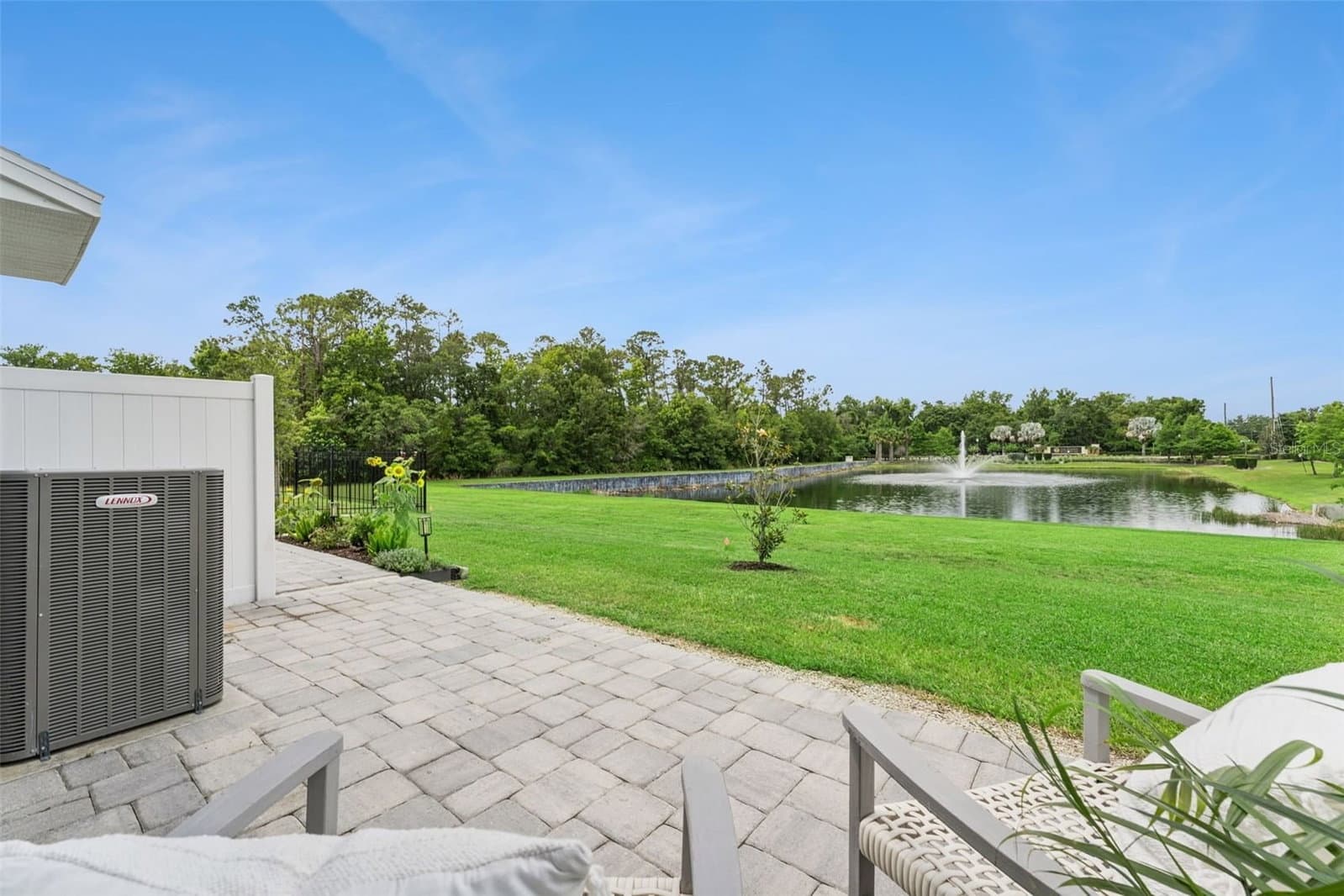 1070 SPRING PALMS