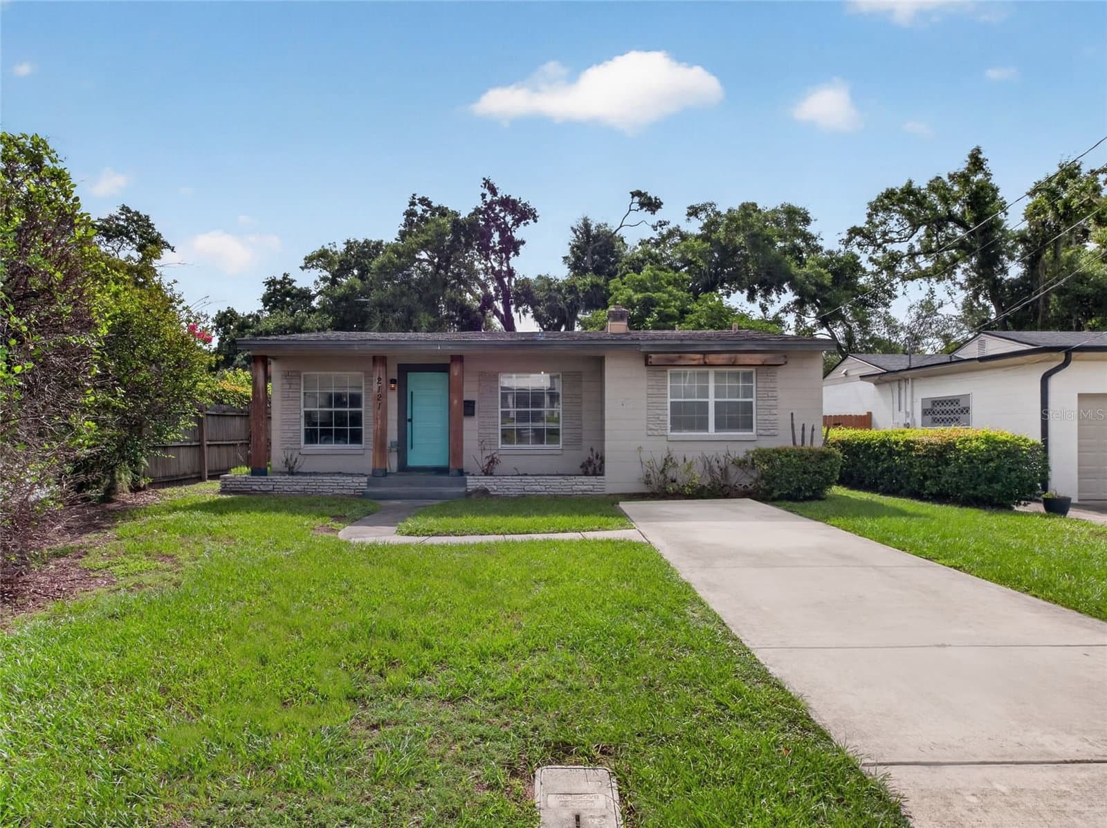 2121 IVANHOE