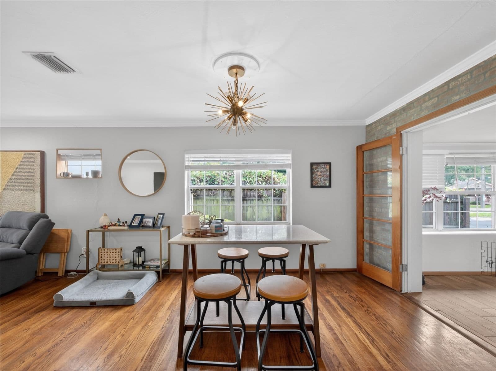 2121 IVANHOE