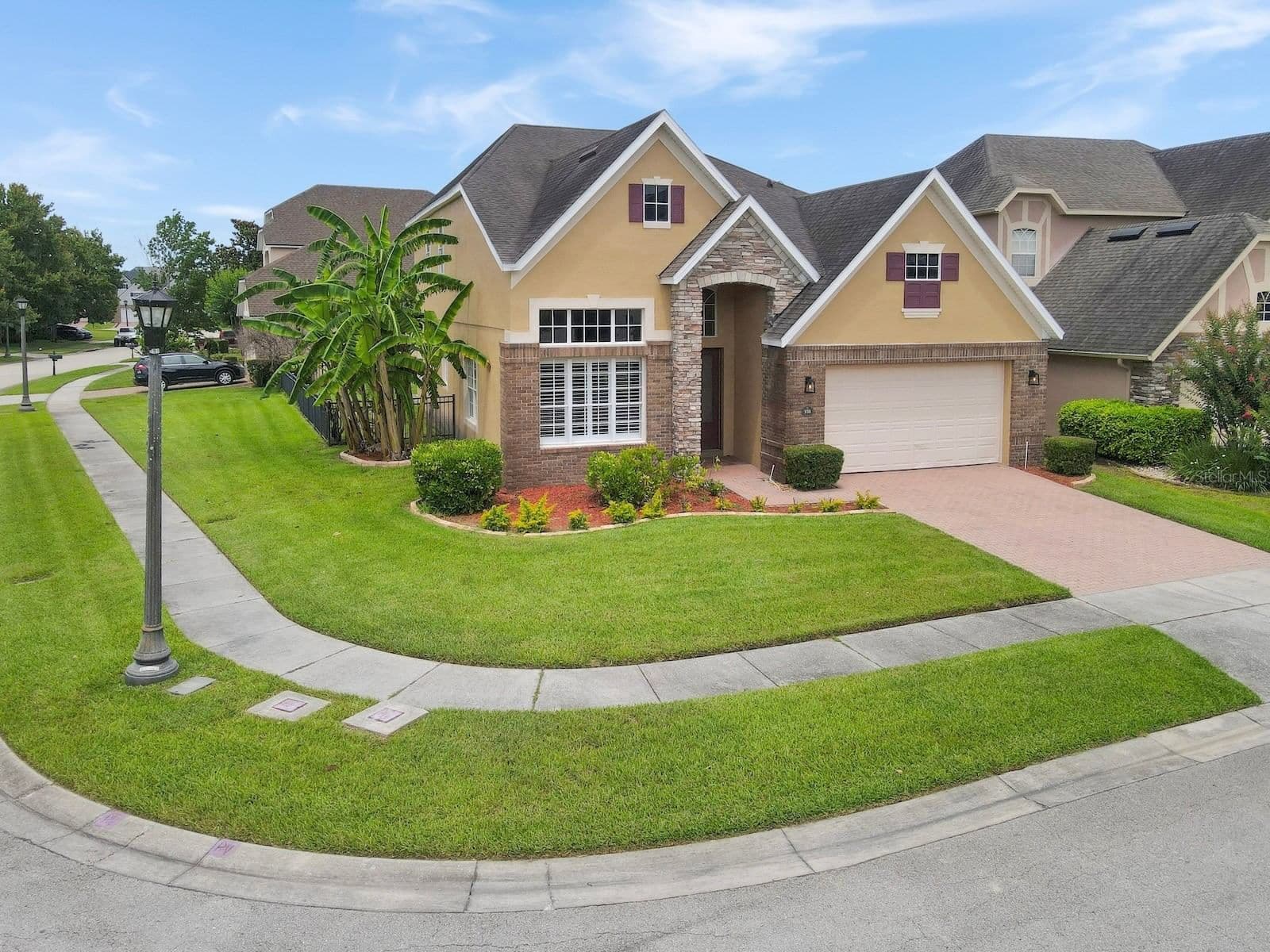 Photo 4 of 930 SPRING OAK