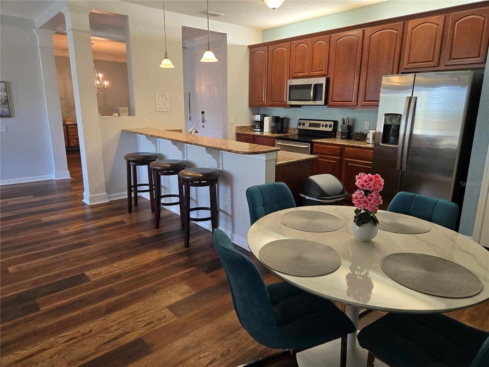 5049 SHOREWAY