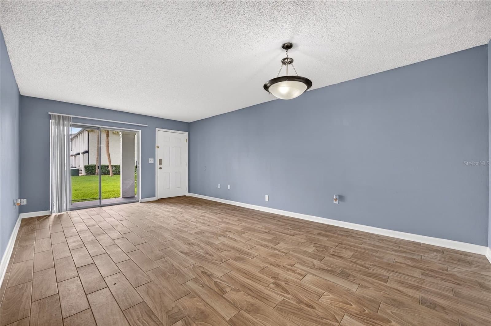 Photo 5 of 4203 S. SEMORAN BLVD