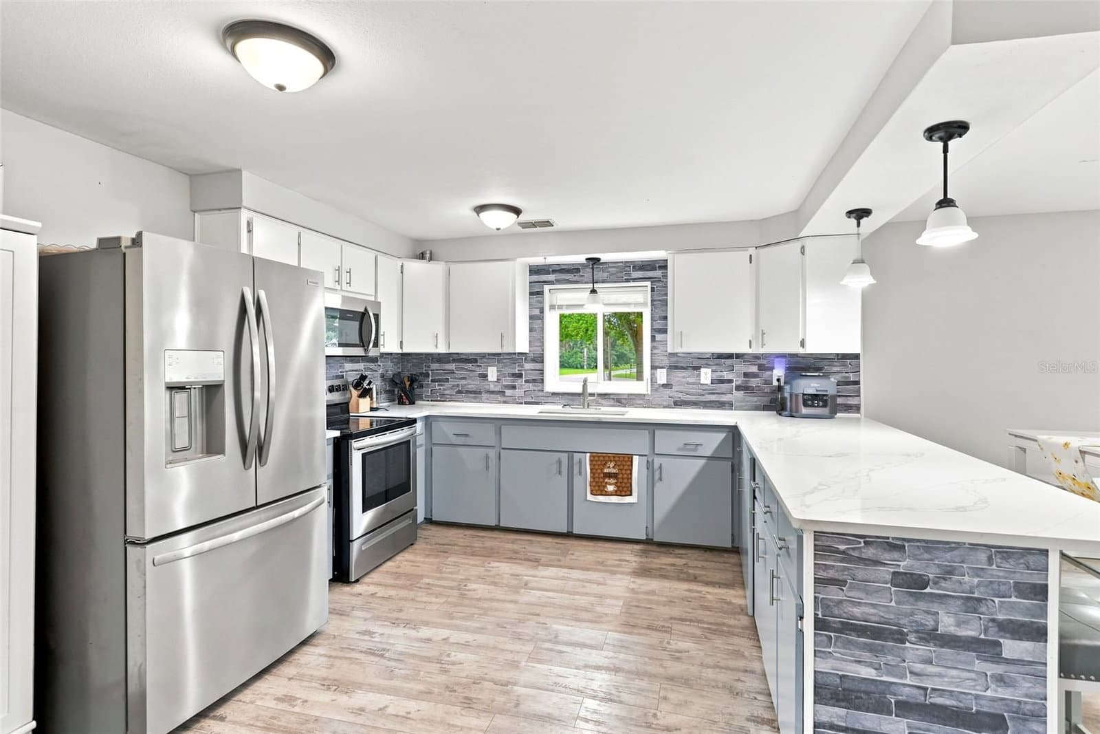 1518 DICKENS