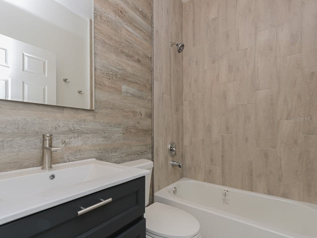 2831 LIVINGSTON