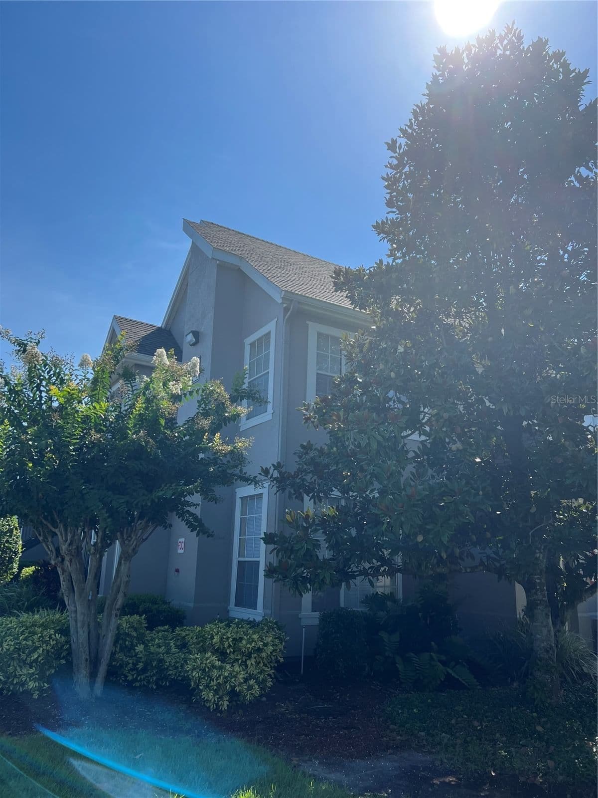 9093 LEE VISTA