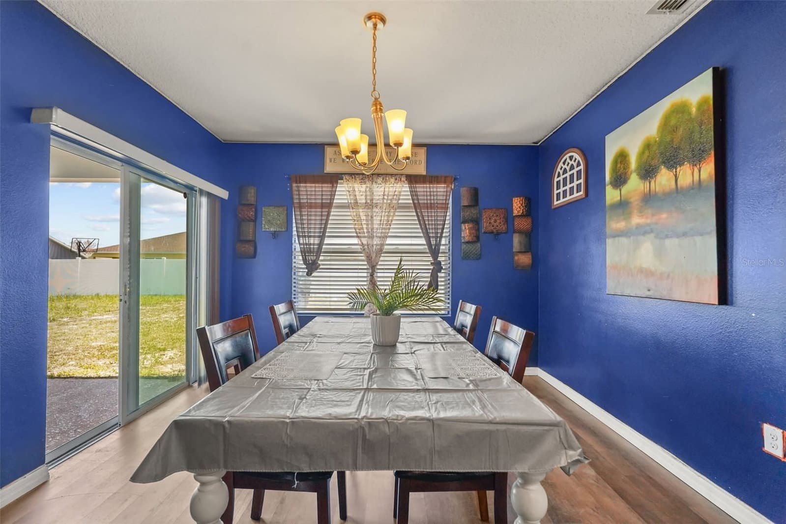 931 SUMMER GLEN