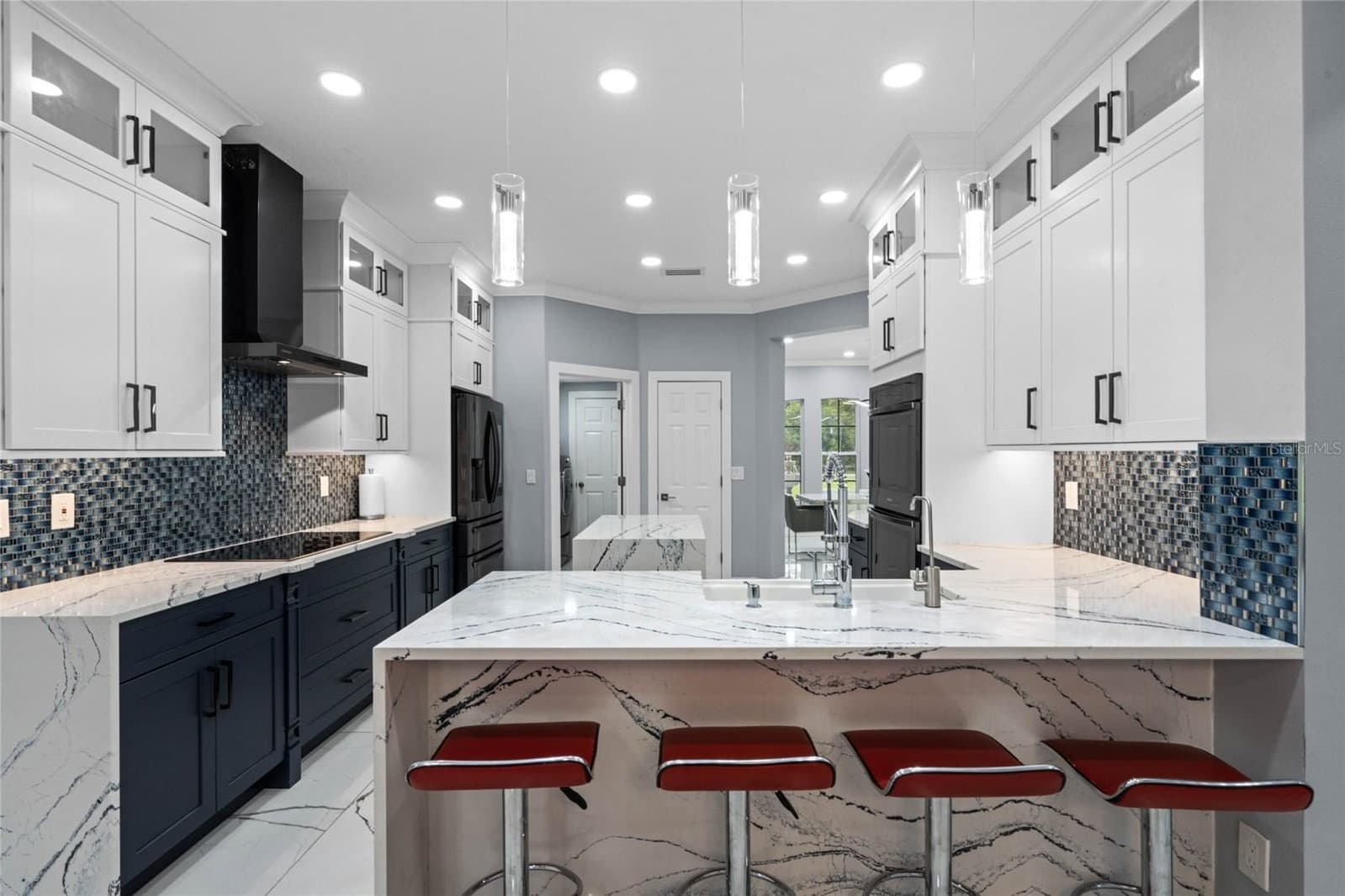 6607 WHISPERING PINES