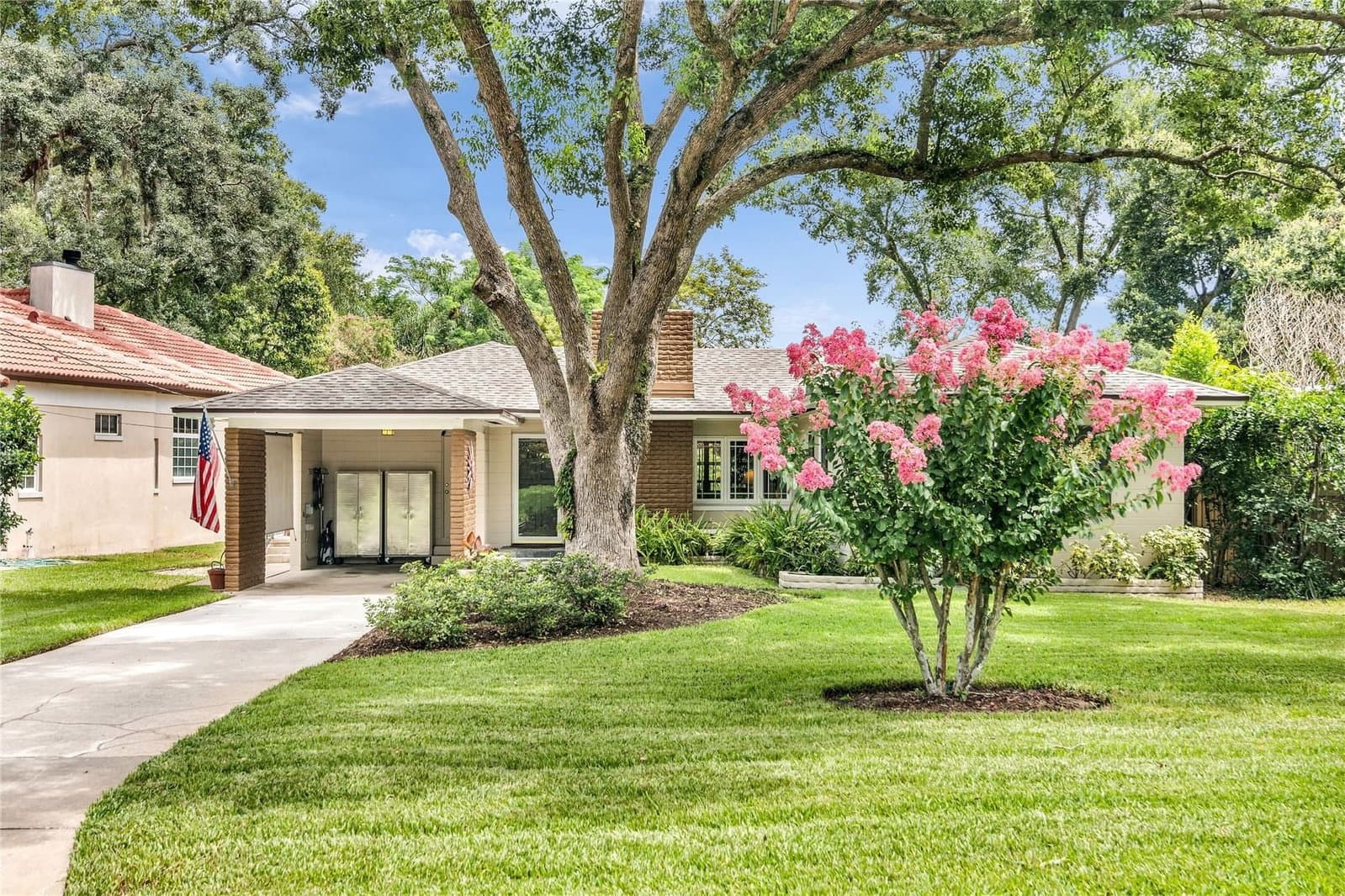 1215 DELANEY PARK