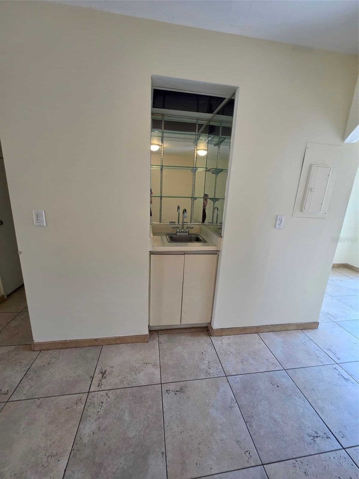 Photo 5 of 7450 WYNNEWOOD