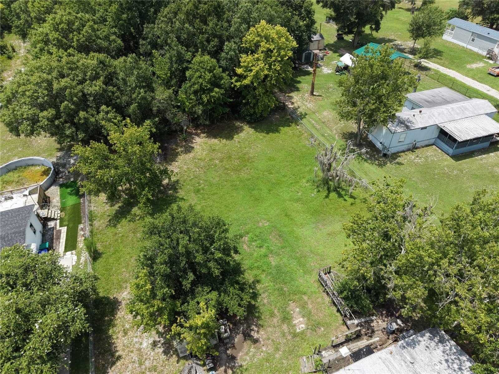 Photo 4 of 18440 AMITYVILLE DR