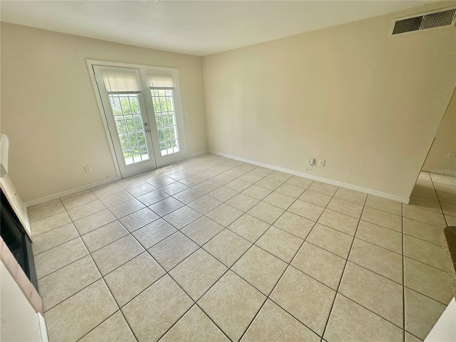 Photo 4 of 2550 ALAFAYA