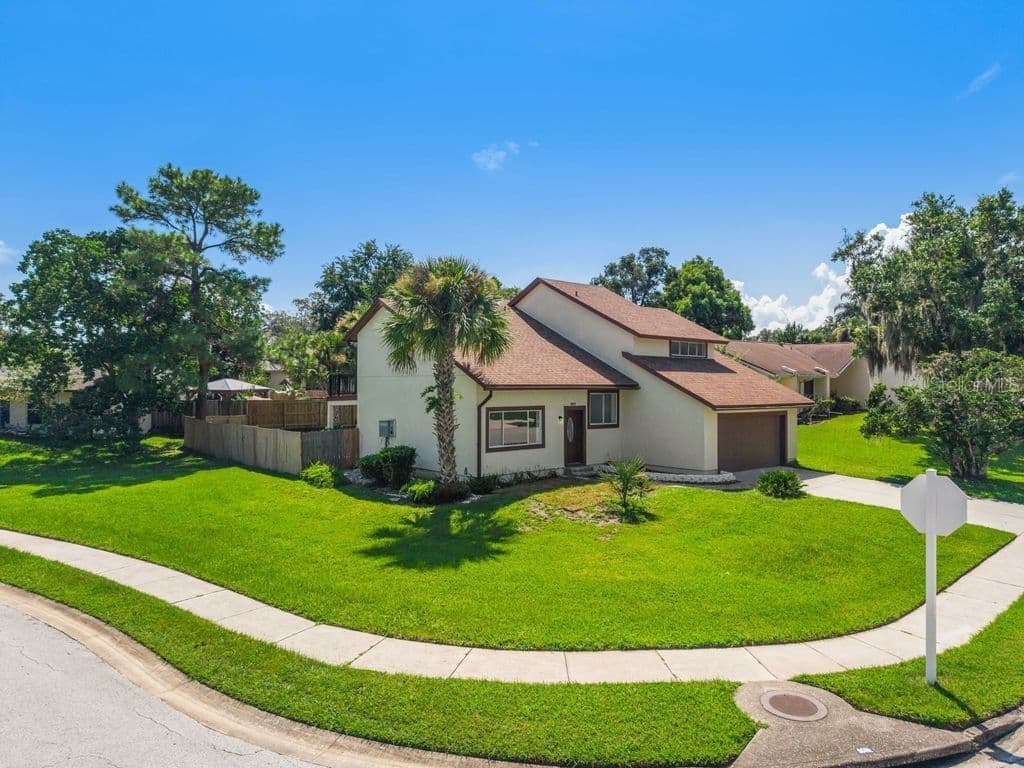Photo 5 of 401 WOODVIEW